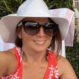 Gucci GG0416SK sunglasses come in a stylish Tortoiseshell with grey lens